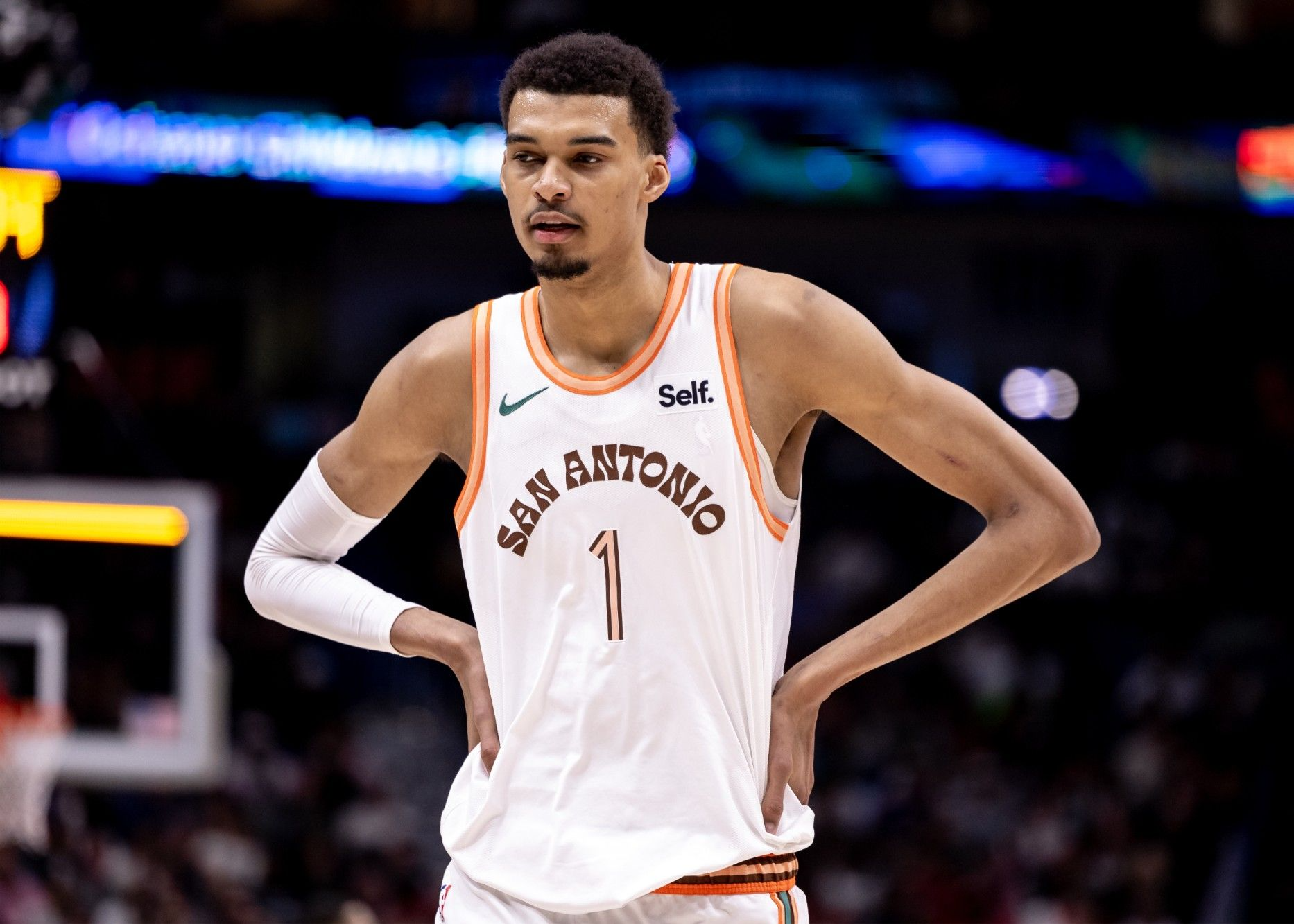 ESPN盘点新赛季恐难达到预测战绩的球队:马刺等五队上榜