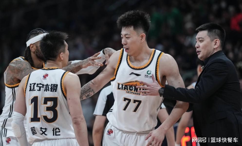 辽宁王朝塌房了?四冠王6大功勋球员离开:杨鸣新赛季彻底摆脱了